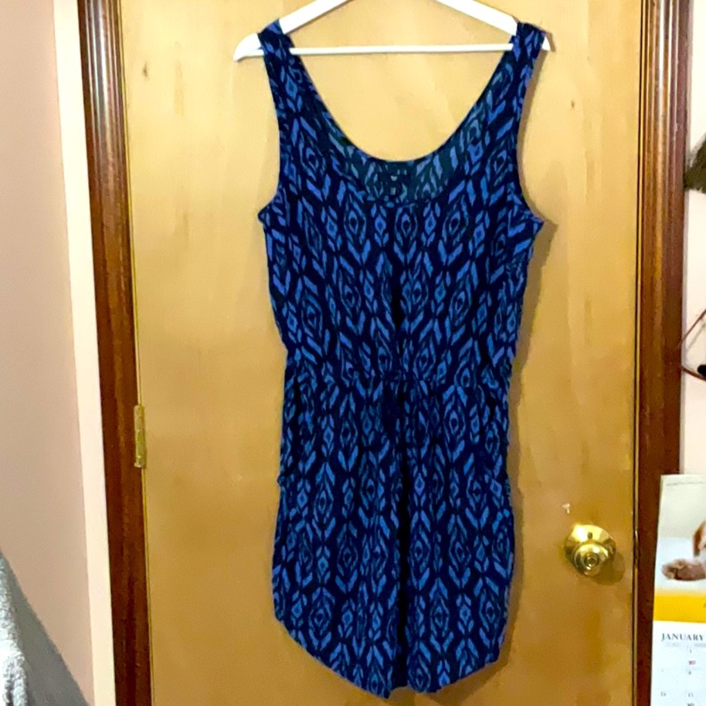 Woman’s GAP dress